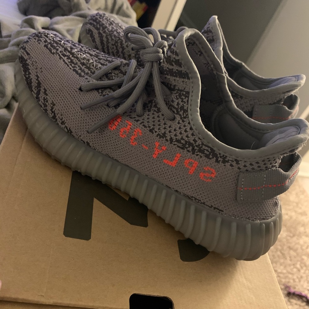 YEEZY BELUGA V2 2.0 size 5